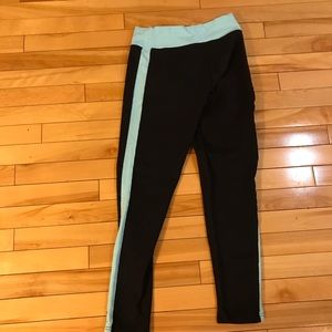 ⭐️Teal and black leggings